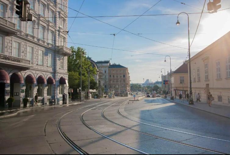 Suesses Naehe Volkstheater * Viena